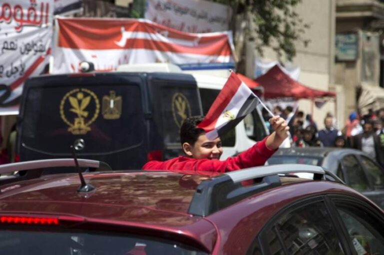 Ministra de Inmigración egipcia amenaza con «rebanar» a quien critique Egipto