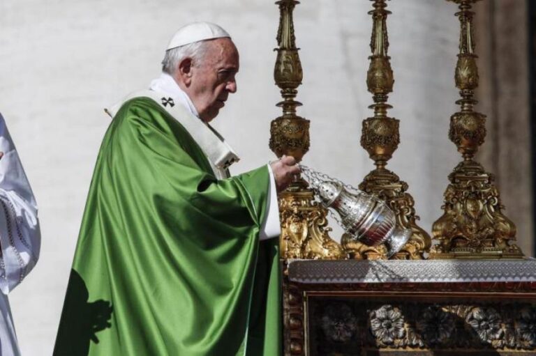 El papa pide recuperar la humanidad en la Jornada del Migrante