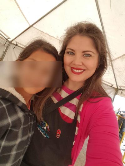 Tejana que estuvo detenida en México entregó regalos a migrantes