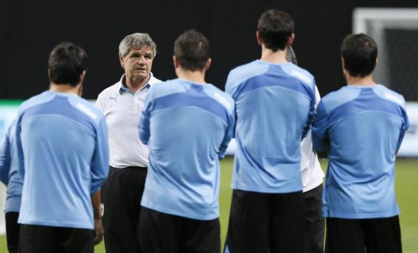 El cuerpo técnico de Uruguay apoya parar las eliminatorias y evitar «males mayores»