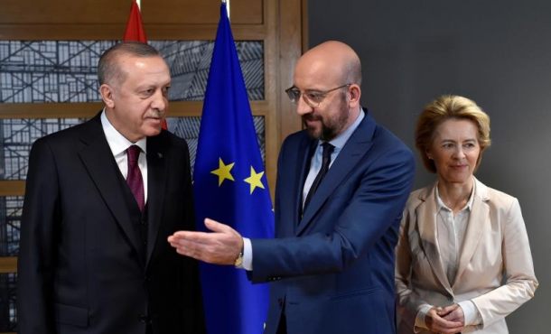 La UE y Turquía acuerdan aclarar la aplicación de su acuerdo migratorio