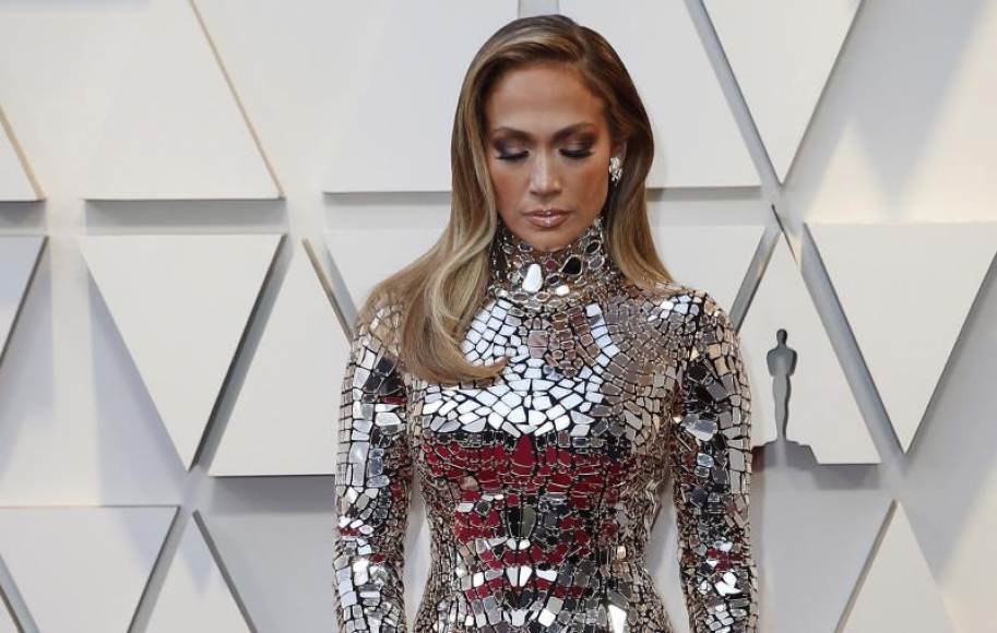 Jennifer Lopez ojos cerrados