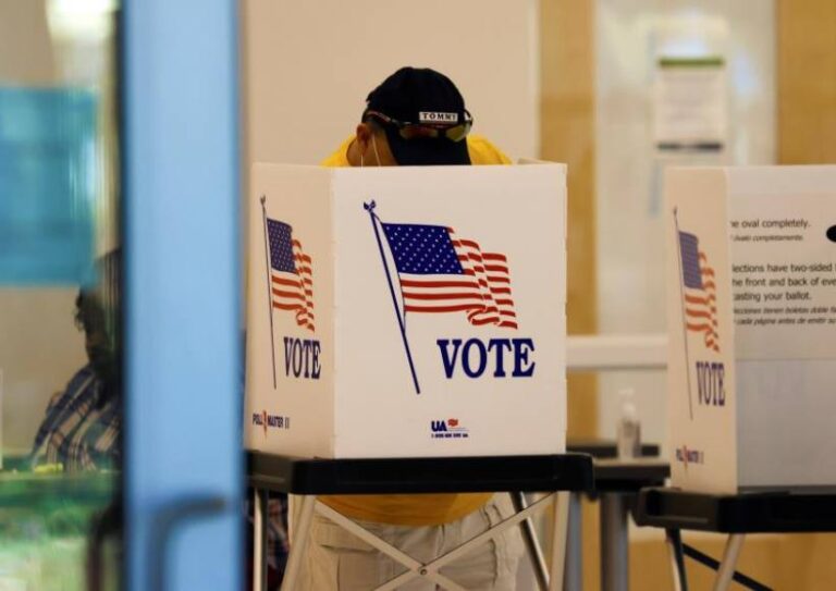 El voto latino debuta como la mayor minoría en EEUU con un papel crucial