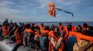 Rescatas 17 personas migrantes tras un naufragio frente a la costa tunecina