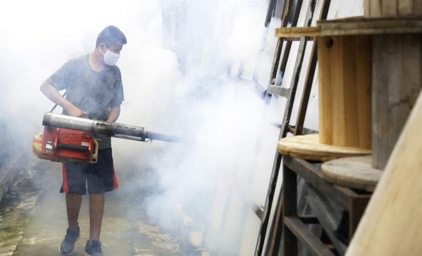 El dengue, un enemigo al acecho de los niños de América durante la pandemia