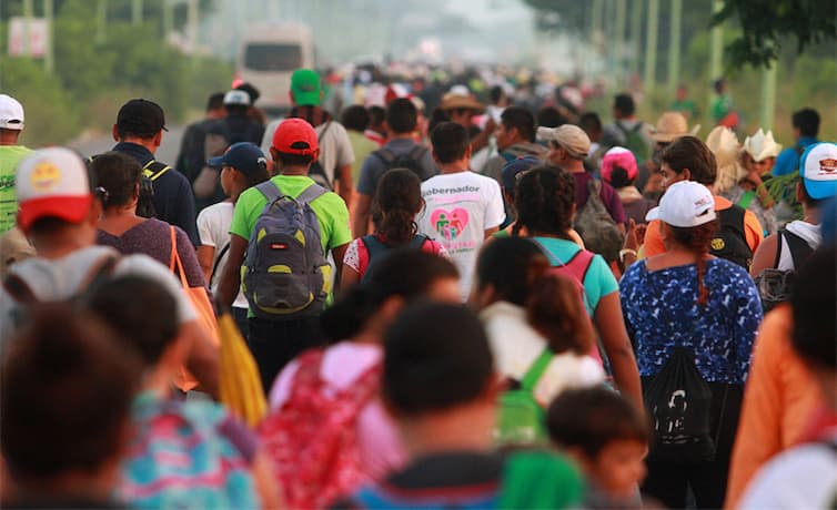 Una tercera caravana migrante parte desde el sur de México