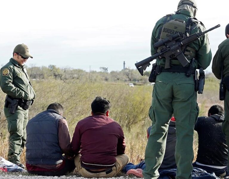 Agentes de EEUU insultaron a inmigrantes casi con impunidad, según informe