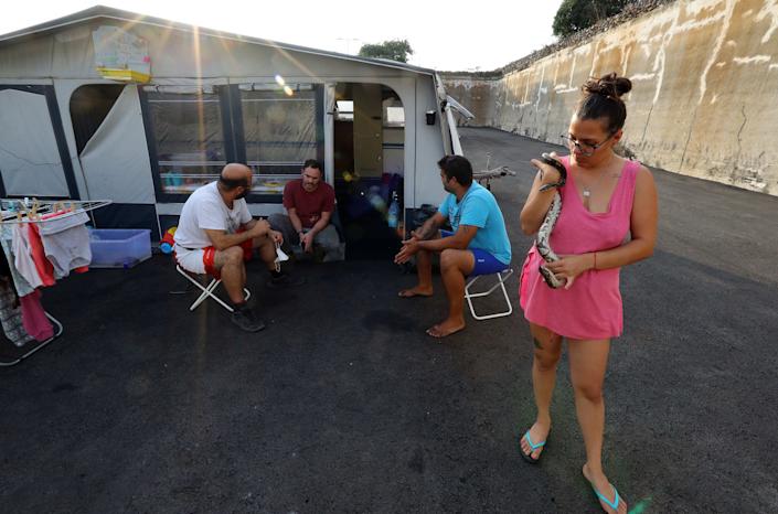 La vida en una caravana 46 días después de la erupción en la isla de La Palma