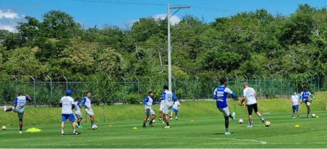 “Bolillo” Gómez dirige su primer entrenamiento con Honduras
