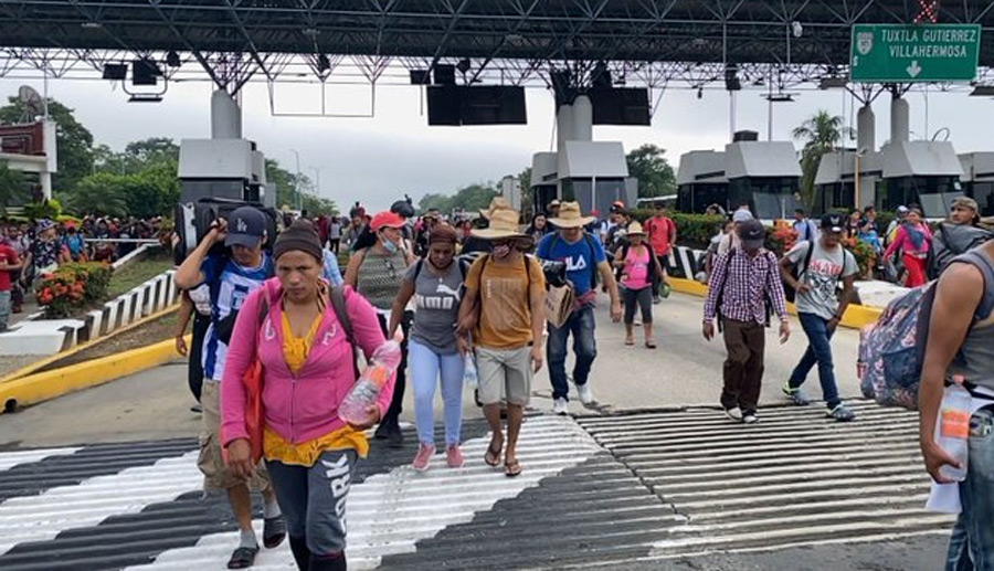 Caravana Migrante Continúa Avanzando Por El Estado Mexicano De Chiapas ...