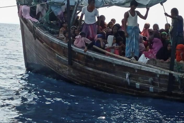 Indonesia autoriza el desembarco de 120 desplazados rohinyá, según una oenegé
