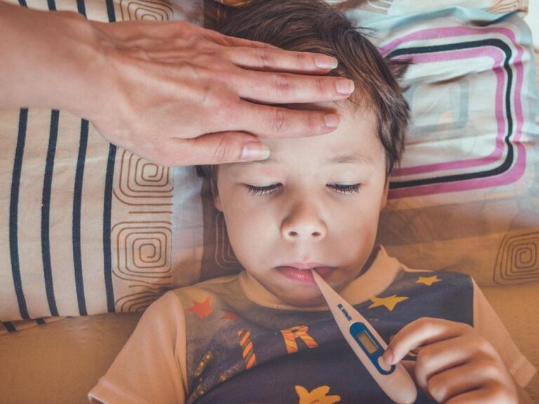Dengue, influenza y COVID, afectan a menores hondureños