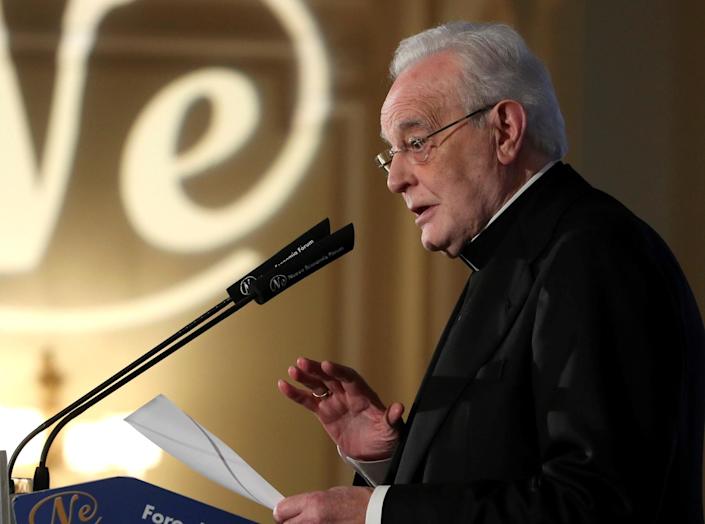 El papa alaba la vida al servicio de Dios y de la Iglesia del cardenal Amigo