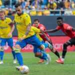 FDCWoHrXoAc1b2R-scaled