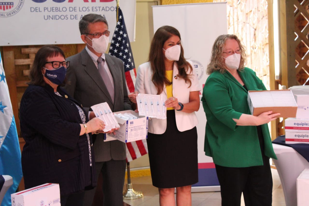 EEUU dona a Honduras 504 mil jeringas pediátricas y 220 mil viales de dilución