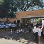 Protestas-maestros-frente-a-casa-presidencial2