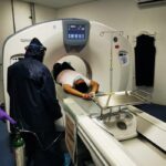 Wolgfang-sometido-a-examenes-medicos-durante-su-delicado-estado-de-salud-por-COVID