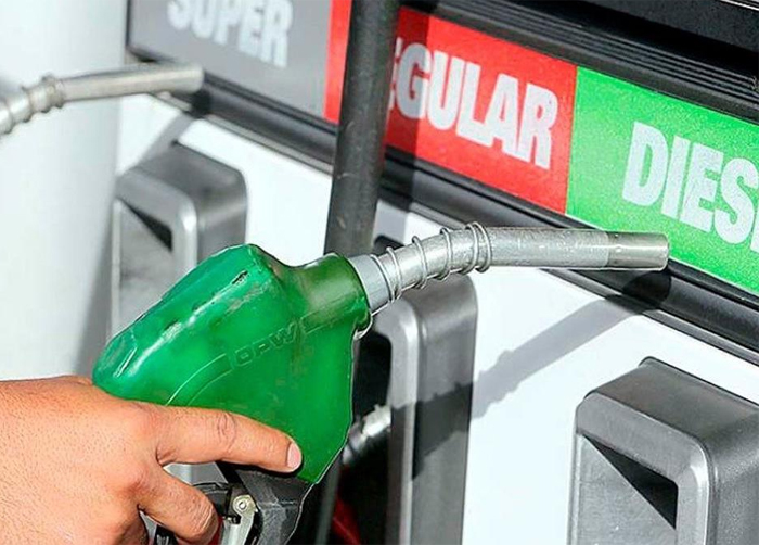 Gasolinas bajarán centavos y diésel sigue al alza a partir del lunes