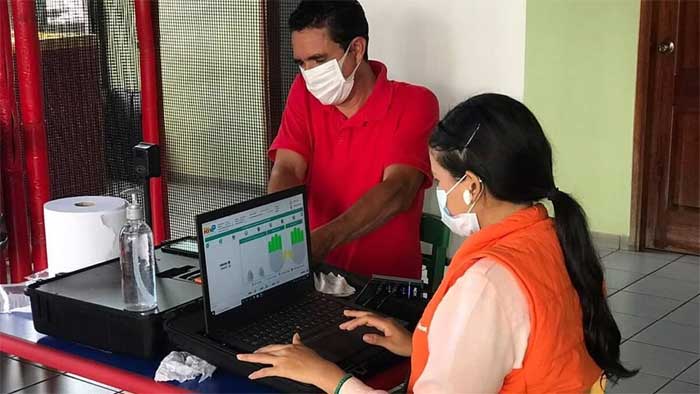 Cancillería avanza en proceso para que hondureños en el exterior puedan enrolarse, afirma Reina