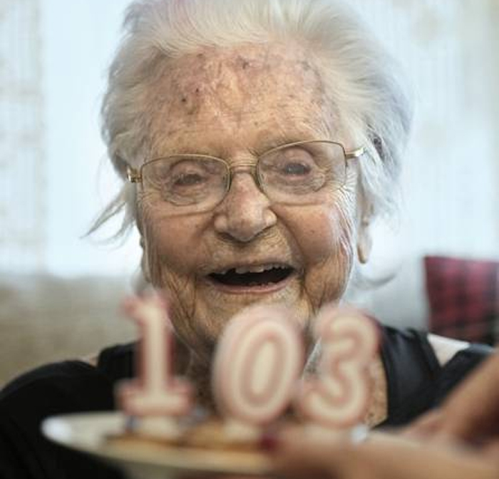 Lolita Laporta, la modelo más longeva de Balenciaga, cumple 103 años