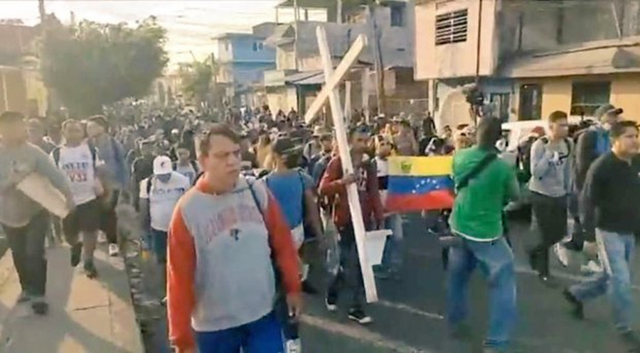 Migrantes salen en caravana desde el sur de México y chocan con autoridades