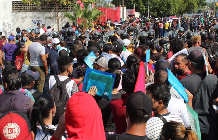 Nueva caravana de migrantes acuerda regularización con autoridades mexicanas