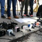 periodistas-microfonos