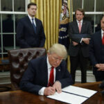 trump-migracion-firma