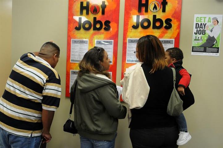 Baja a 222 mil la cifra semanal de pedidos del subsidio por desempleo