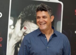 Cantante español Alejandro Sanz apoya reforestación de manglares en Honduras