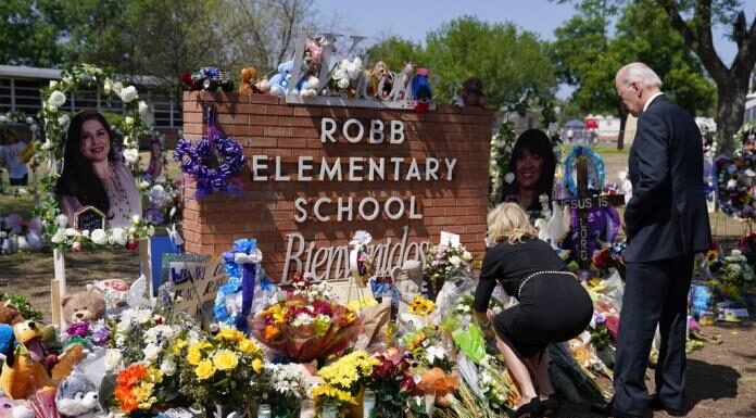 Biden visita la escuela de Texas donde murieron 19 niños y 2 maestras