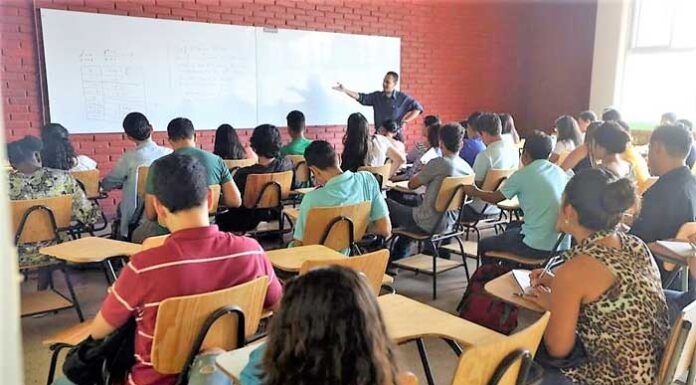 Academia pide evaluar a estudiantes tras retorno a clases presenciales