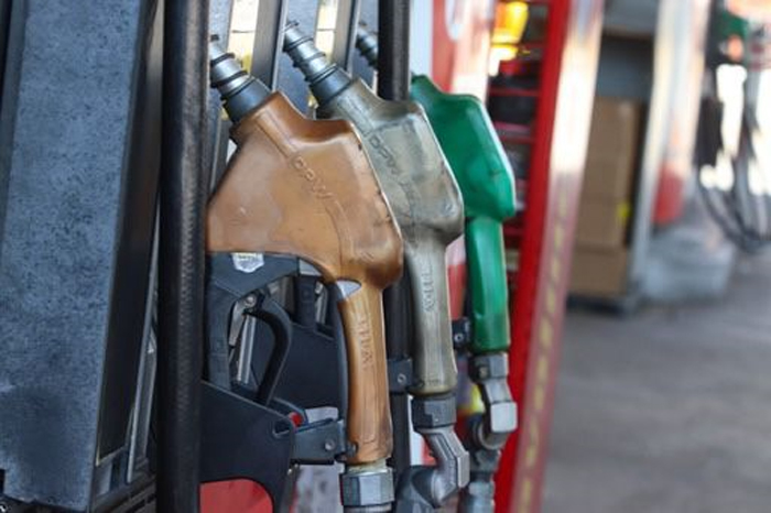 Gobierno debe evaluar si es factible proyecto de congelar por 6 meses impuestos de los carburantes: Cohpetrol