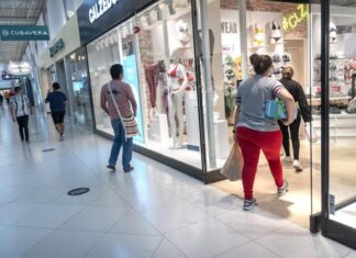 El apetito de los consumidores dispara el déficit comercial de EEUU un 22 %