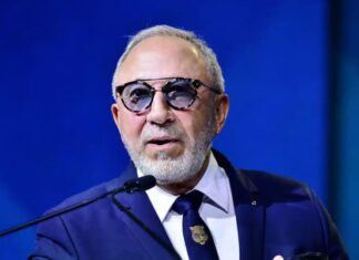 Emilio Estefan presenta nueva canción en conferencia sobre cambio climático