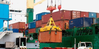 Las barreras arancelarias o no arancelarias son perjudiciales para la economía: presidente de economistas