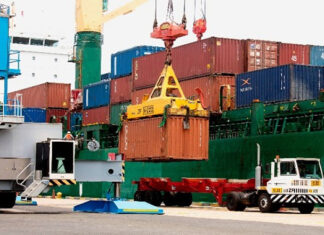 Las barreras arancelarias o no arancelarias son perjudiciales para la economía: presidente de economistas