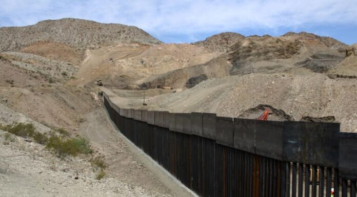 Anuncian acuerdo por demandas a EEUU por desvío de fondos militares para el muro de Trump