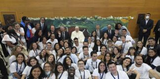 El papa lanza un proyecto de Scholas y CAF que anima a los jóvenes a cuidar el planeta