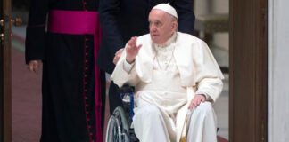 El dolor de rodilla del papa obliga a cancelar la misa del Corpus Christi