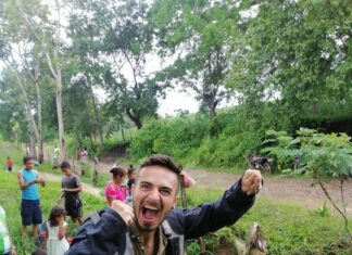 Lluvia de peces en Yoro sorprende a youtuber de Eslovaquia