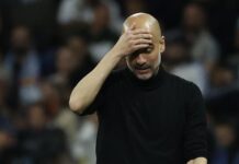 Guardiola, visiblemente enfadado con un cámara en el partido del Newcastle