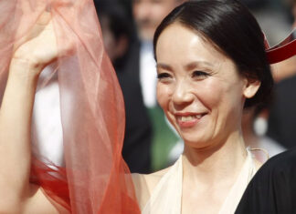 La cineasta japonesa Naomi Kawase es acusada de abusar y agredir a su equipo