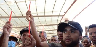Migrantes realizan vigilia en el sur de México en honor a 50 muertos en Texas