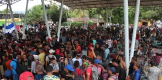 Caravana migrante logra acuerdo de regularización con autoridades mexicanas