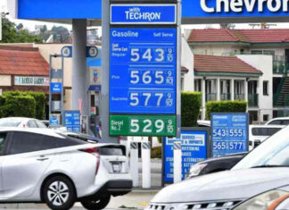 El precio de la gasolina en EEUU llega a 5 dólares por galón, lo nunca visto