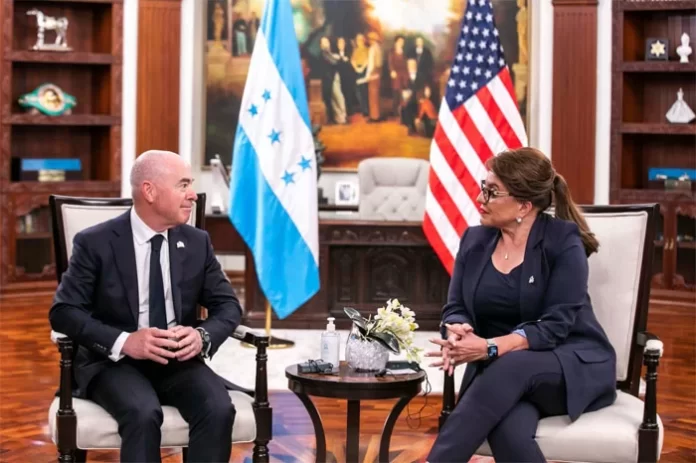 Alejandro-Mayorkas-Xiomara-Castro