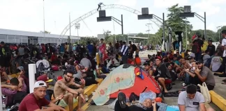Dos nuevas caravanas con 4,300 migrantes parten desde frontera sur de México