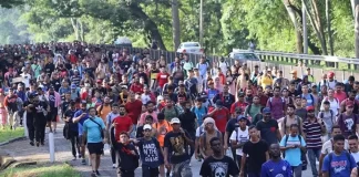 Migrantes en el sur de México alistan salida en caravana en esta Navidad