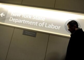 Bajan a 256 mil las peticiones semanales del subsidio por desempleo en EEUU